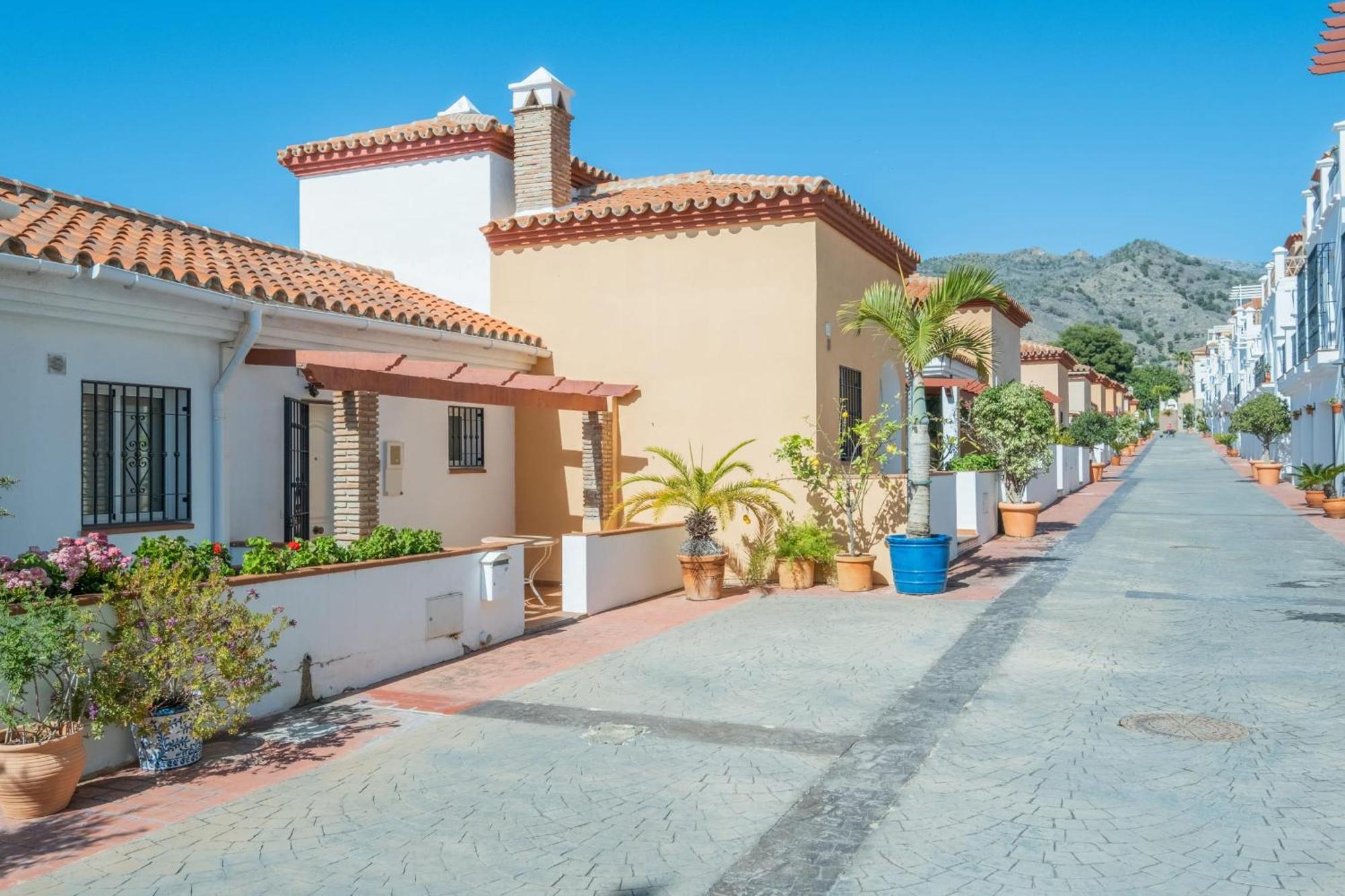 Aljamar 24 Comfortable House Near Burriana Beach 네르하 외부 사진